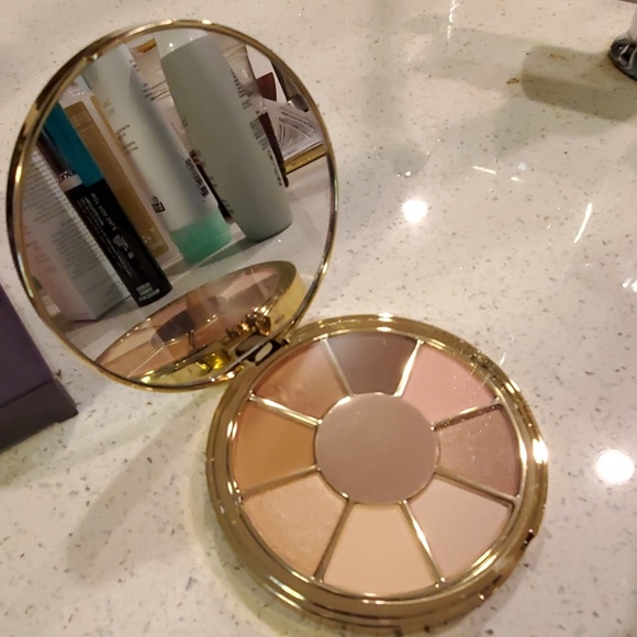 Eye shadow - Picture 3 of 3